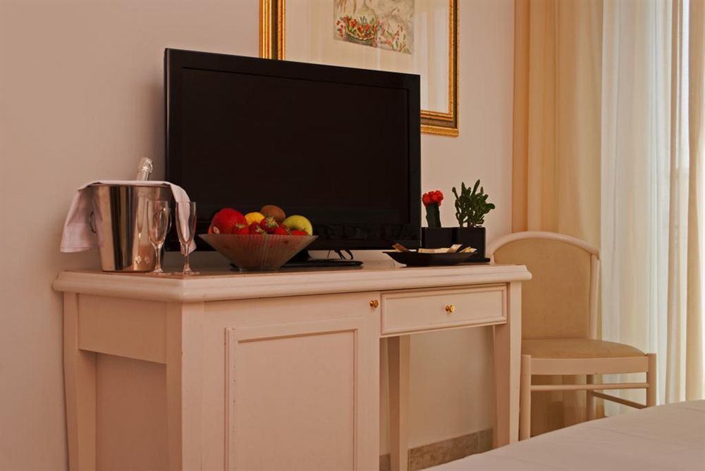 Hotel Ambra Milano Marittima Exterior photo